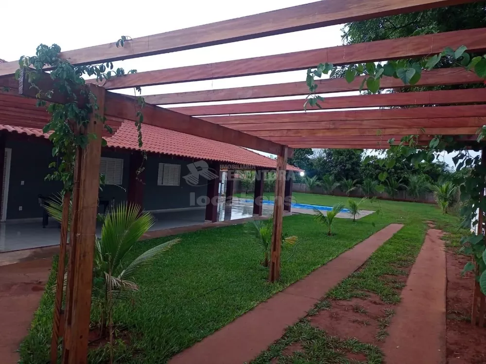 Chácara à venda com 3 quartos, 320m² - Foto 1
