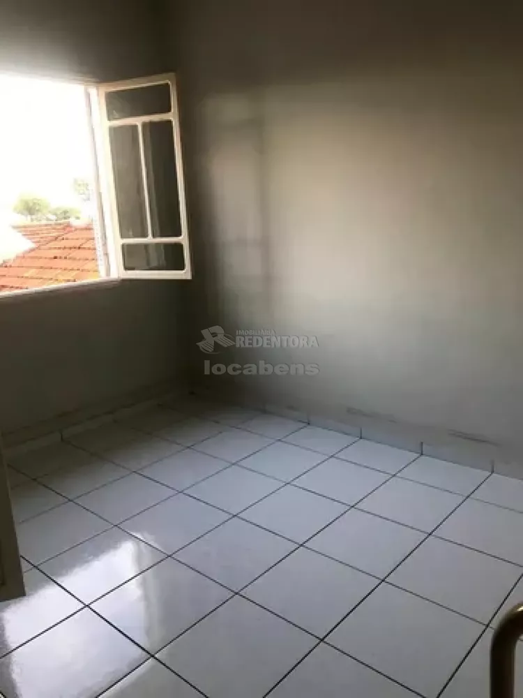 Casa para alugar com 6 quartos, 100m² - Foto 1