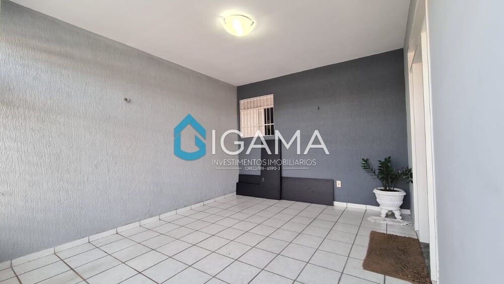 Casa à venda com 3 quartos, 240m² - Foto 1