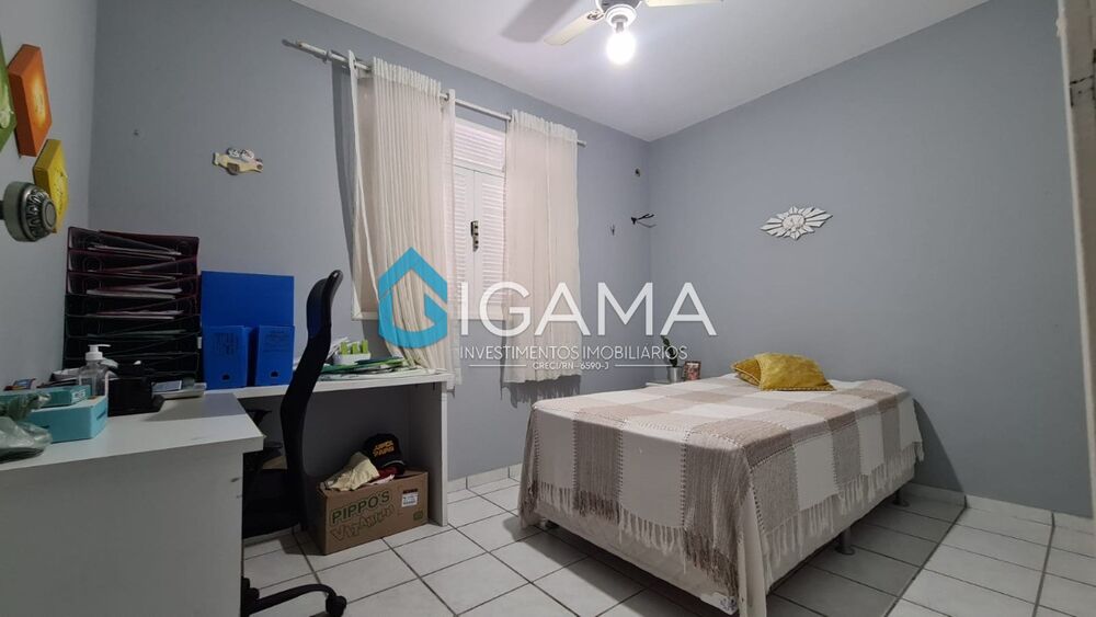 Casa à venda com 3 quartos, 240m² - Foto 2