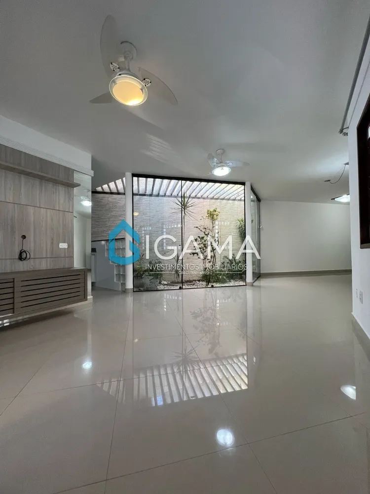Casa, 3 quartos, 246 m² - Foto 1