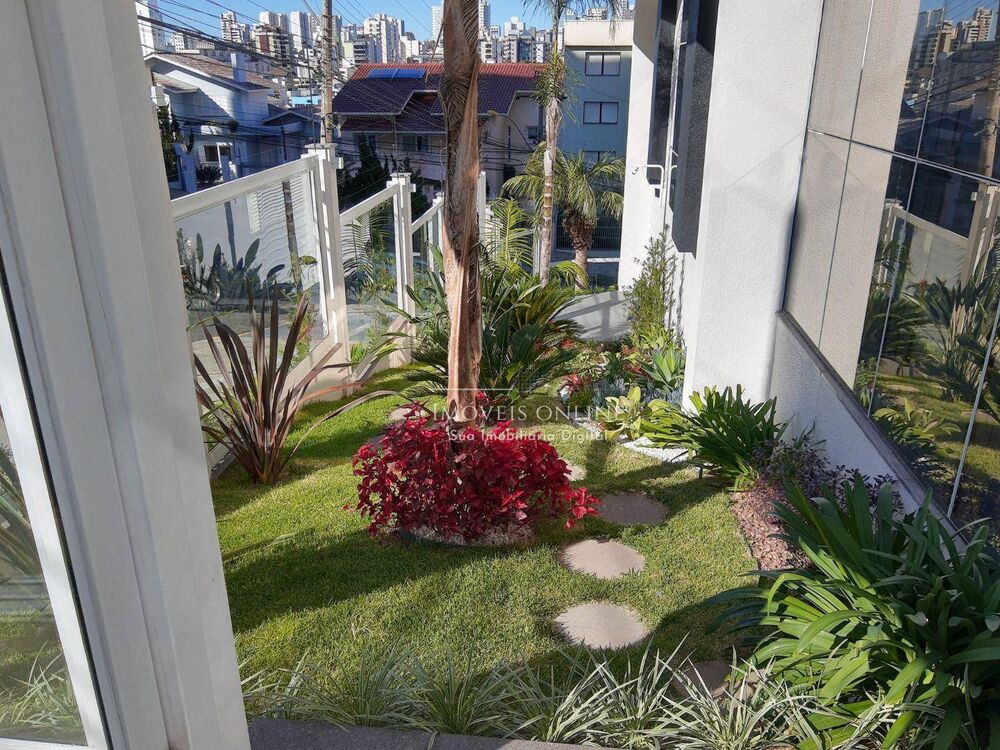 Apartamento à venda com 3 quartos, 158m² - Foto 1