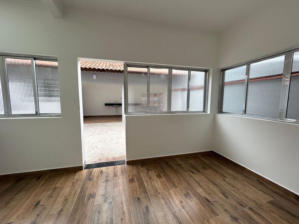 Casa, 4 quartos, 190 m² - Foto 1