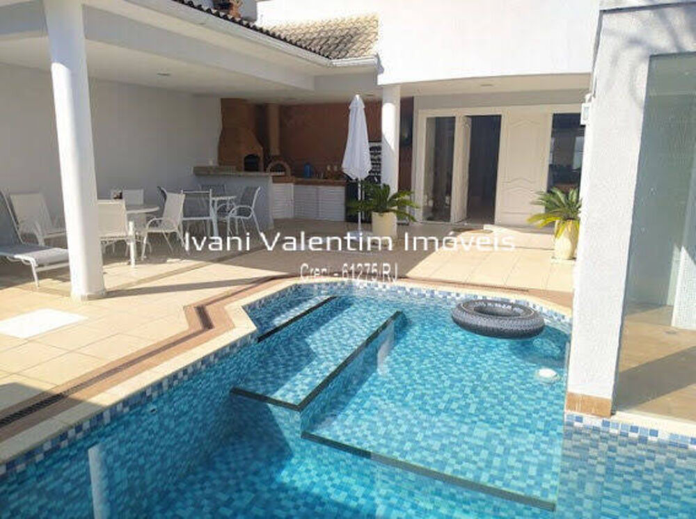 Casa à venda com 5 quartos, 300m² - Foto 1