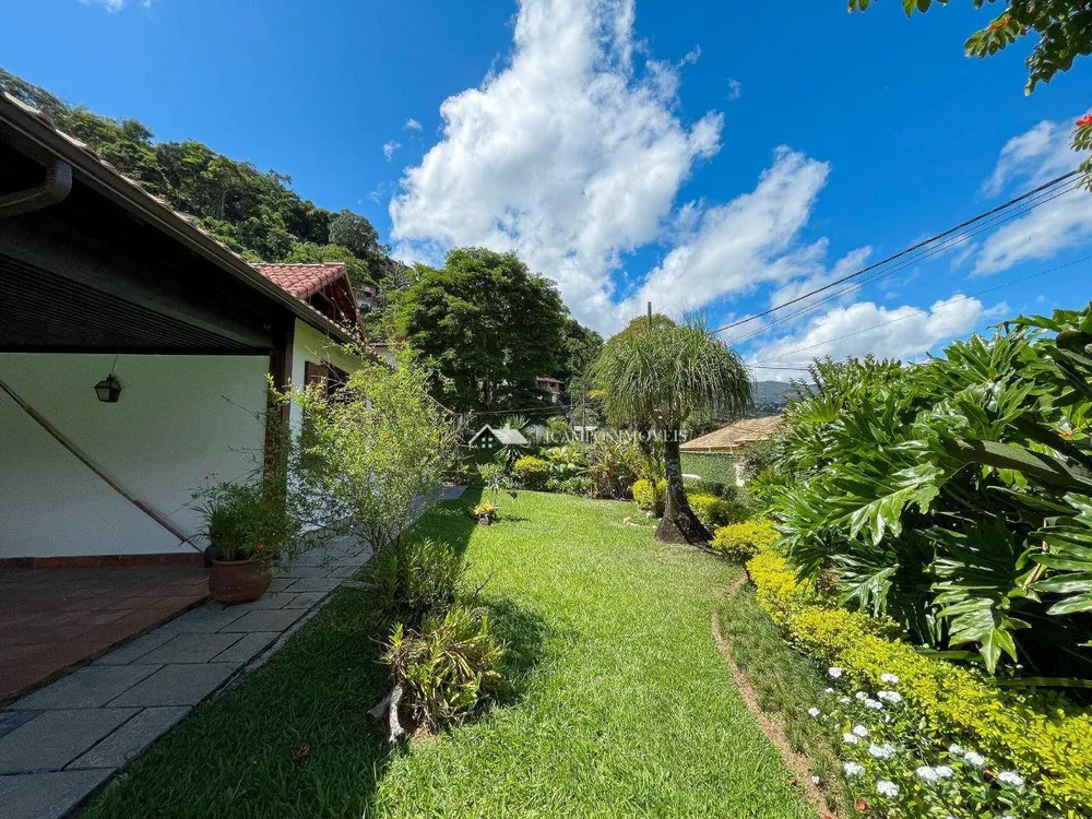 Casa, 3 quartos, 243 m² - Foto 1