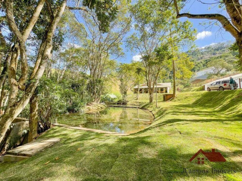 Casa à venda com 4 quartos, 235m² - Foto 2