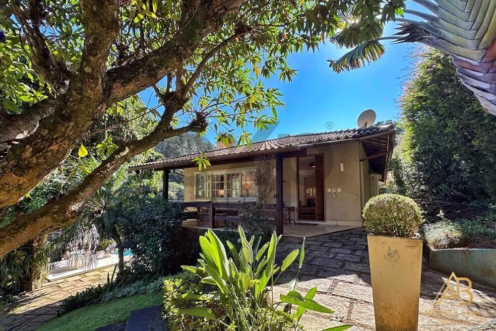 Casa, 4 quartos, 256 m² - Foto 1