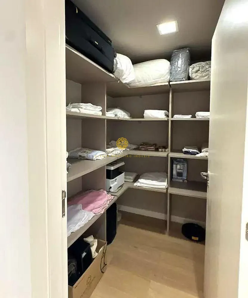 Apartamento, 3 quartos, 241 m² - Foto 2