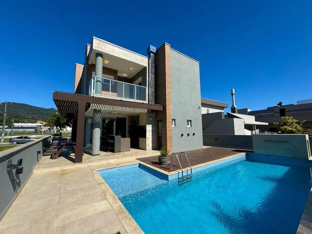 Casa à venda com 3 quartos, 289m² - Foto 1