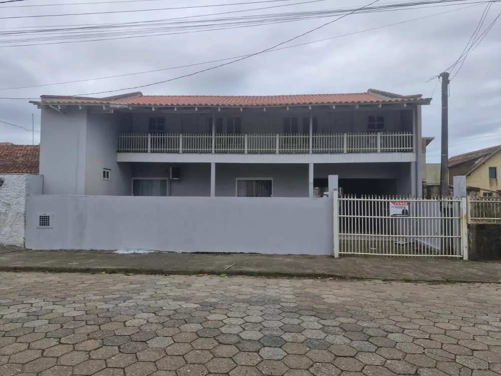 Casa à venda com 4 quartos, 270m² - Foto 1