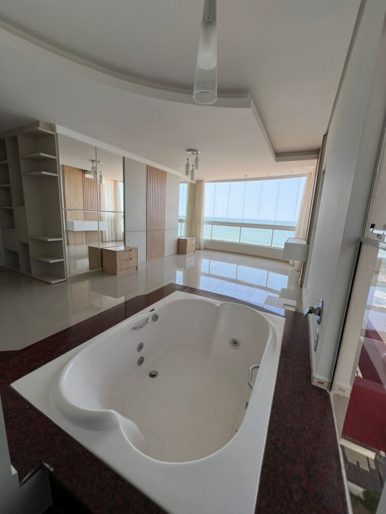 Apartamento à venda com 3 quartos, 244m² - Foto 2