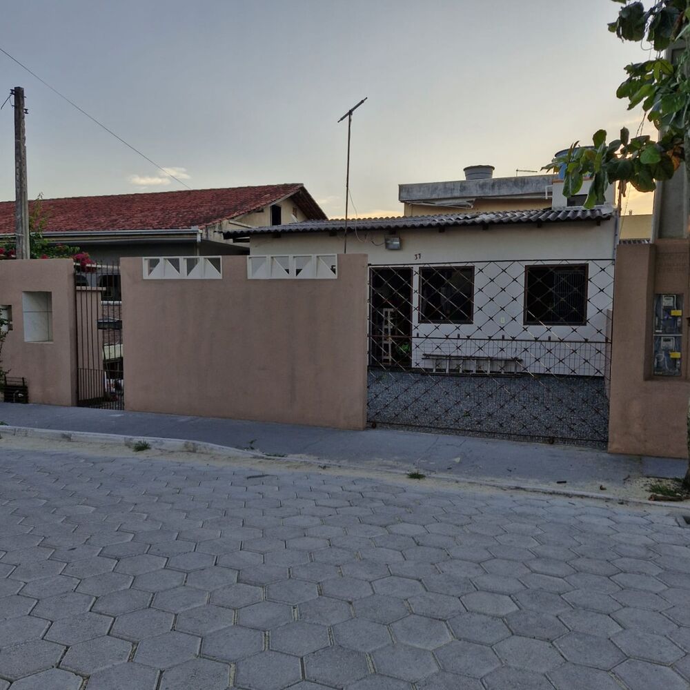 Casa à venda com 3 quartos, 197m² - Foto 1