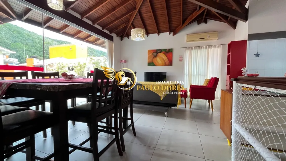 Cobertura, 3 quartos, 214 m² - Foto 2