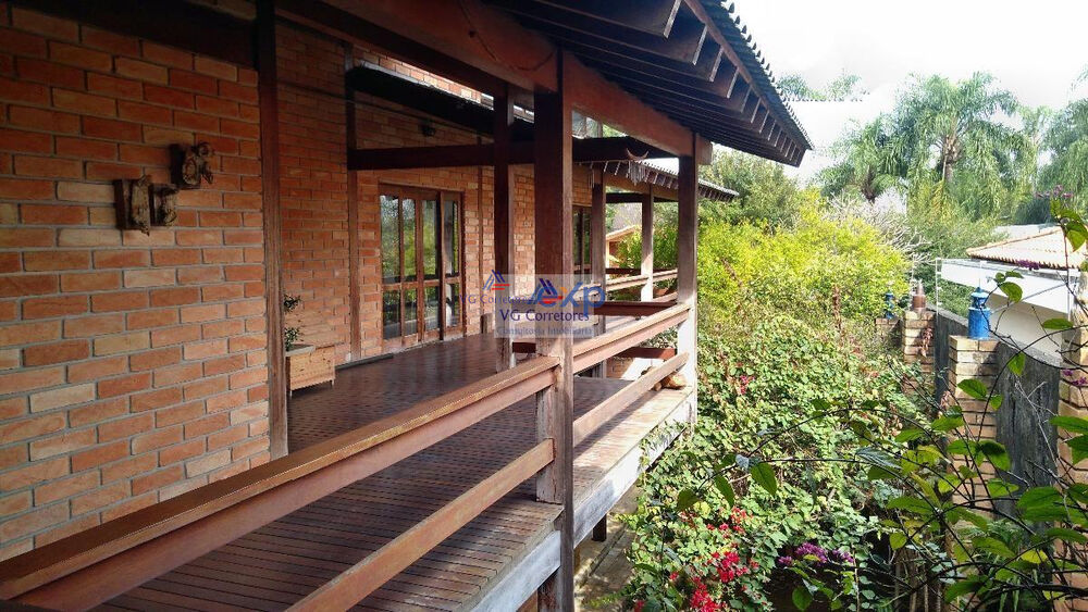 Casa à venda e aluguel com 4 quartos, 541m² - Foto 1