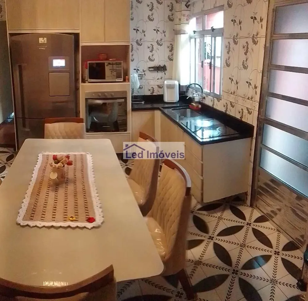 Sobrado, 3 quartos, 210 m² - Foto 2