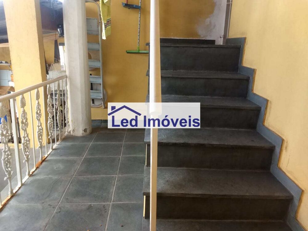 Casa à venda com 2 quartos, 200m² - Foto 4