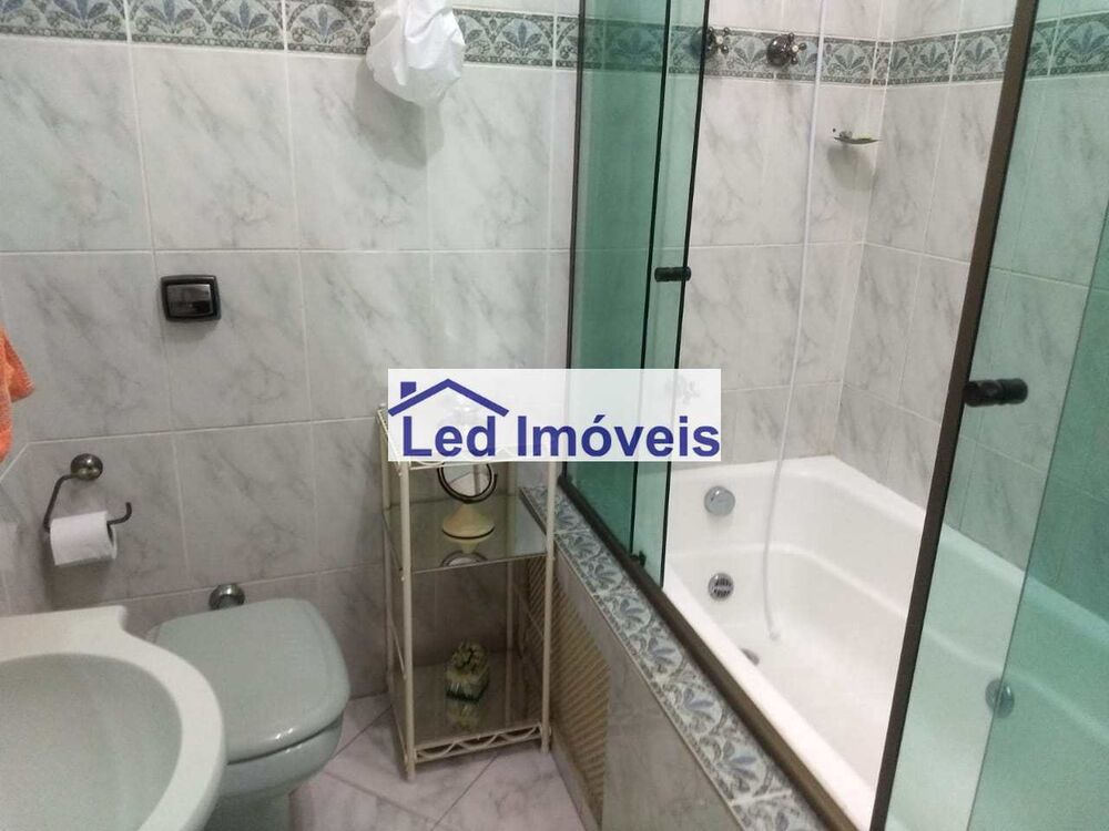 Casa à venda com 2 quartos, 200m² - Foto 1