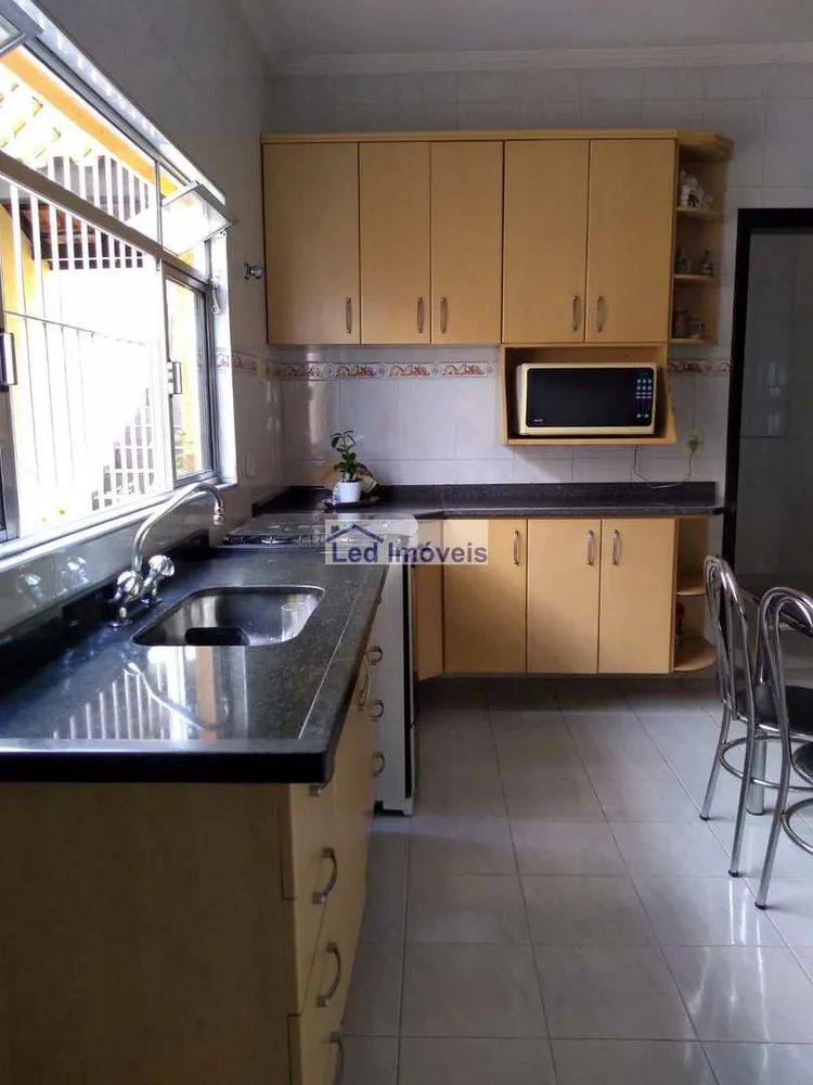 Casa, 3 quartos, 230 m² - Foto 3