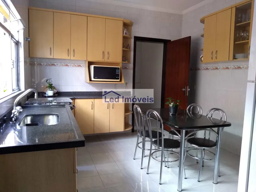 Casa, 3 quartos, 230 m² - Foto 2