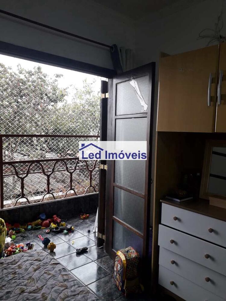 Sobrado à venda com 2 quartos, 206m² - Foto 2