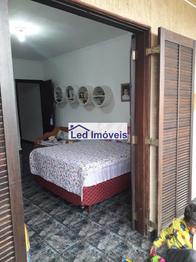Sobrado à venda com 2 quartos, 206m² - Foto 1