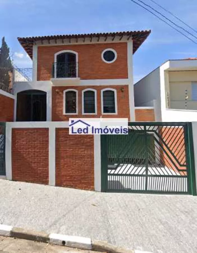 Sobrado à venda com 3 quartos, 300m² - Foto 1