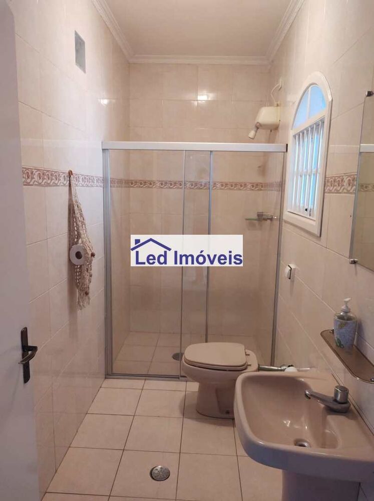 Sobrado à venda com 4 quartos, 247m² - Foto 1