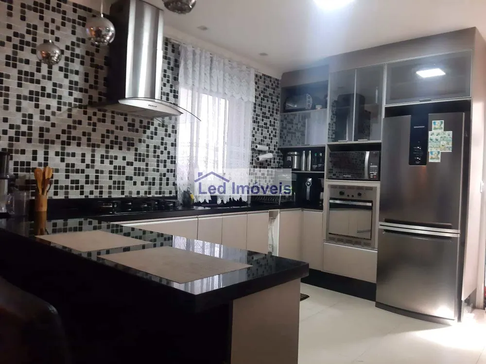 Sobrado, 4 quartos, 215 m² - Foto 2
