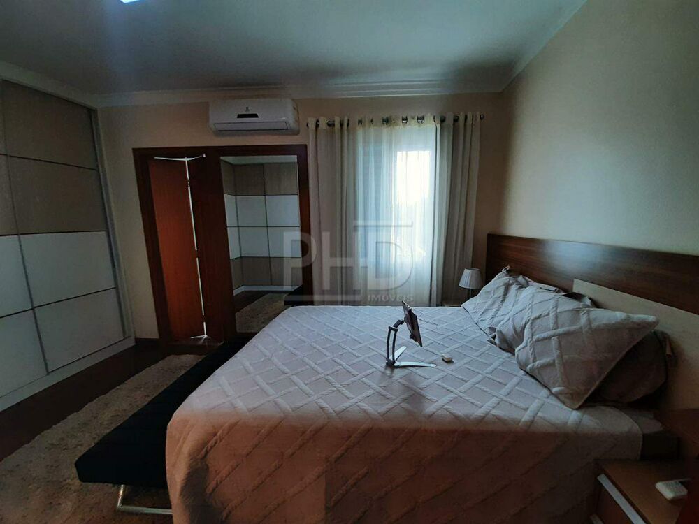 Sobrado, 3 quartos, 249 m² - Foto 1