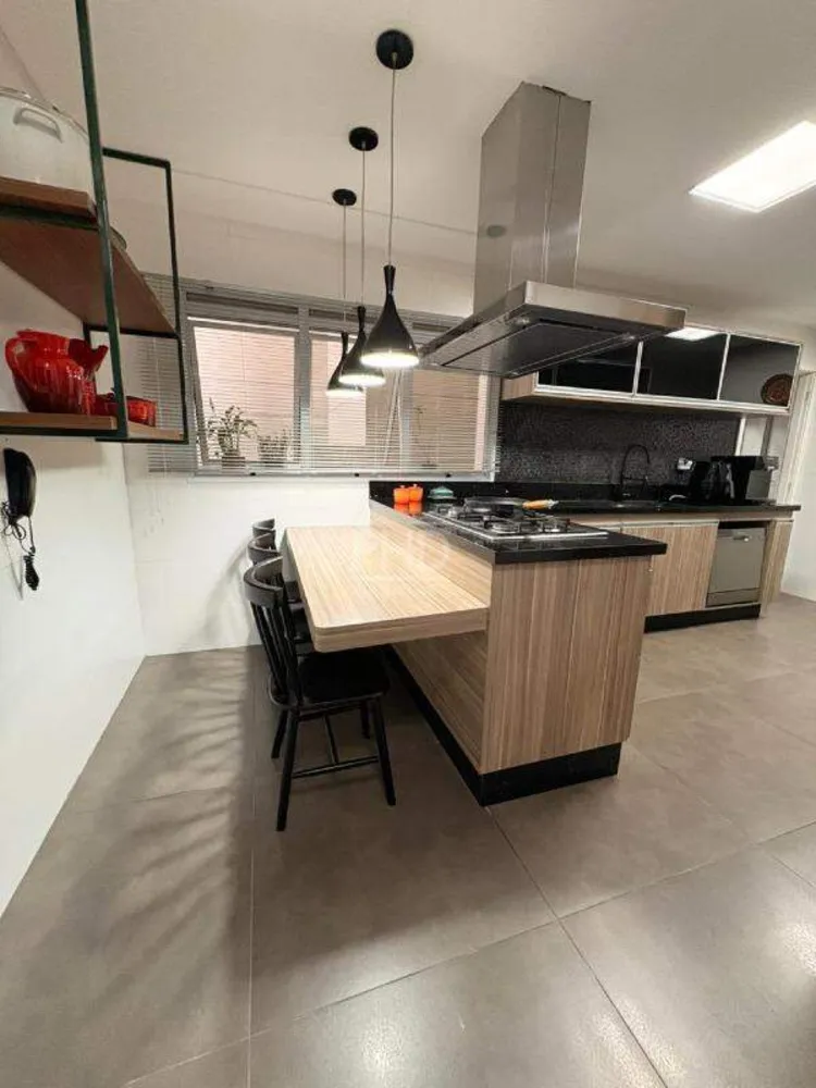 Apartamento, 3 quartos, 242 m² - Foto 2