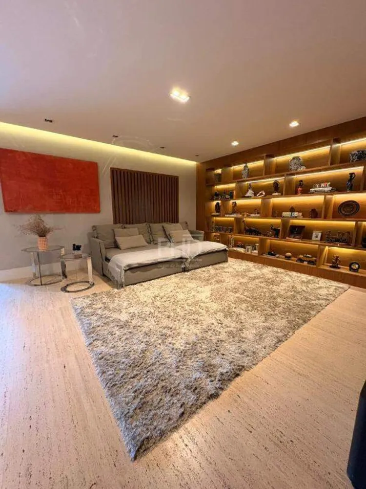 Apartamento, 3 quartos, 242 m² - Foto 1
