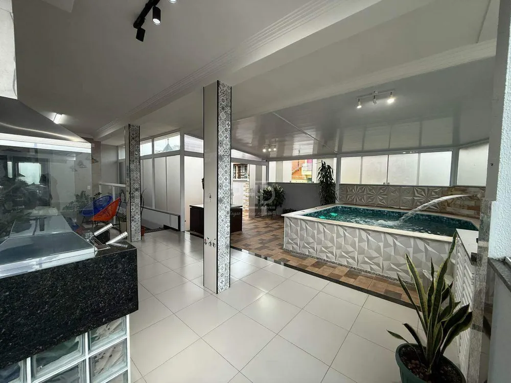 Sobrado, 3 quartos, 564 m² - Foto 1