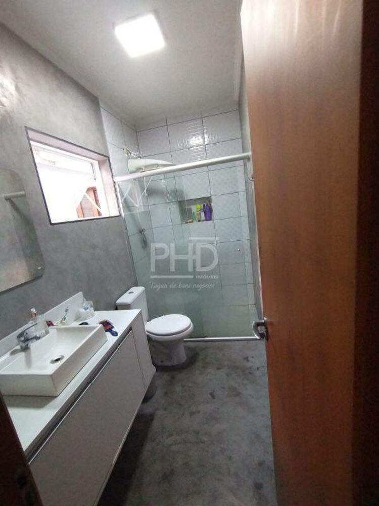 Casa à venda com 3 quartos, 263m² - Foto 1