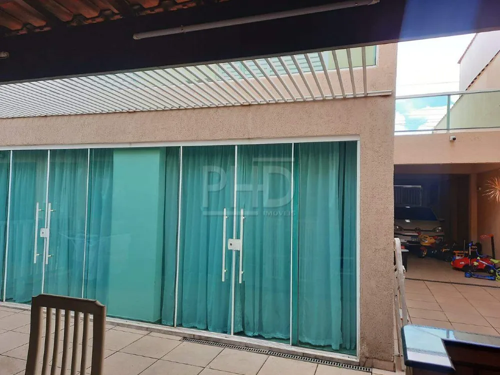 Sobrado, 3 quartos, 225 m² - Foto 2