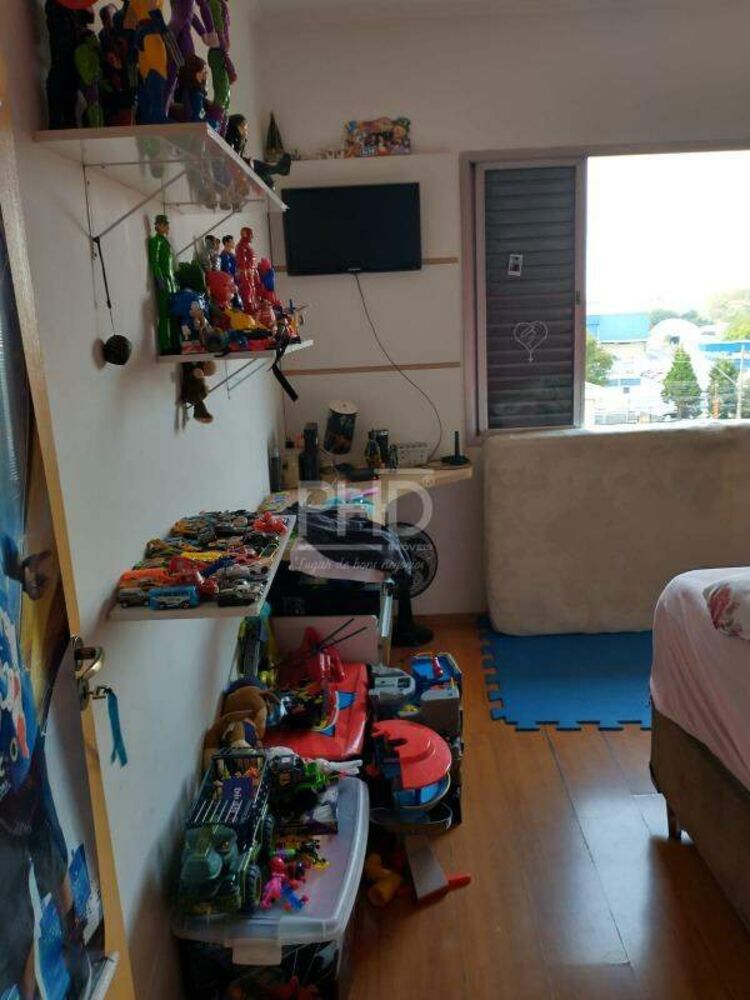 Sobrado à venda com 4 quartos, 240m² - Foto 2