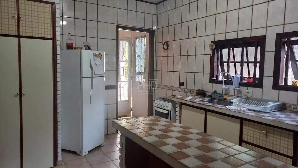 Casa à venda com 3 quartos, 302m² - Foto 11