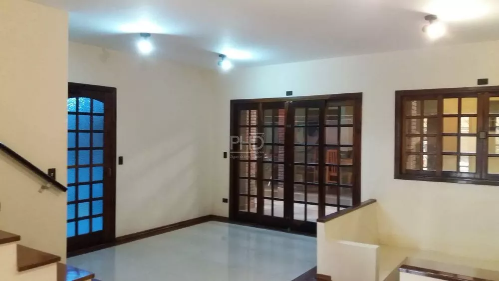 Sobrado à venda com 3 quartos, 281m² - Foto 1