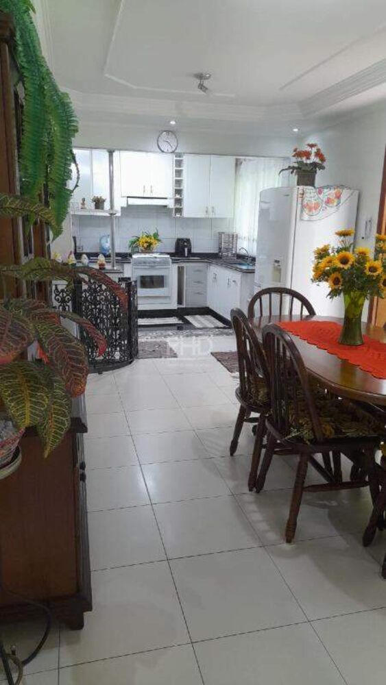 Sobrado à venda com 3 quartos, 276m² - Foto 1