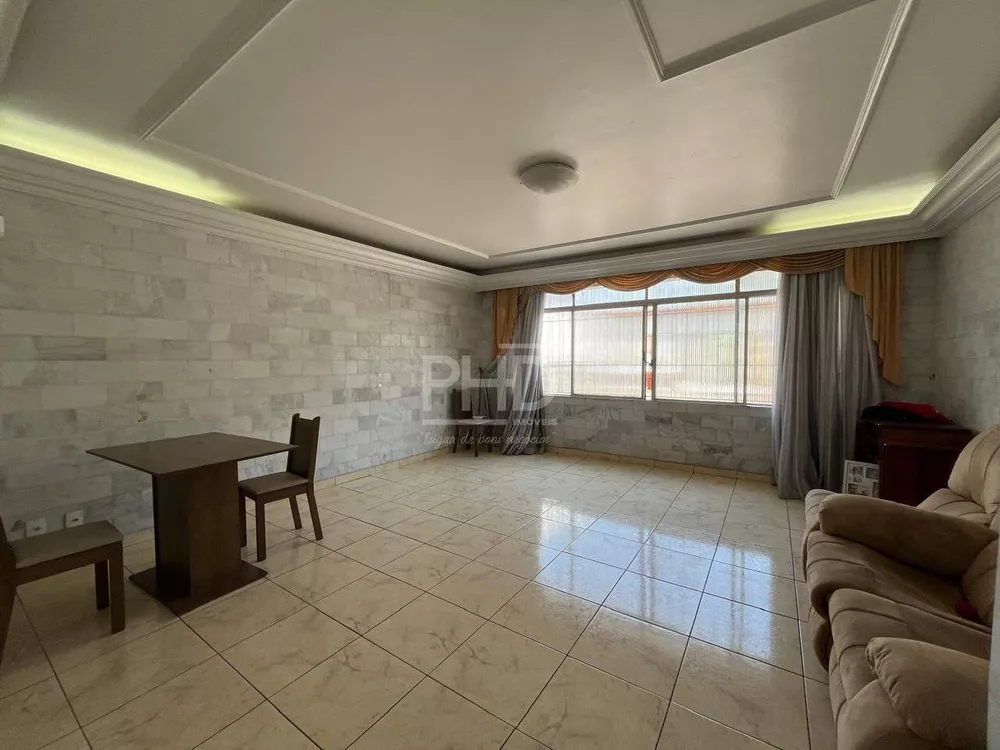 Sobrado à venda com 4 quartos, 304m² - Foto 1