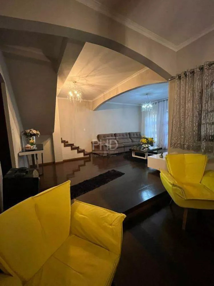 Sobrado à venda com 3 quartos, 243m² - Foto 1