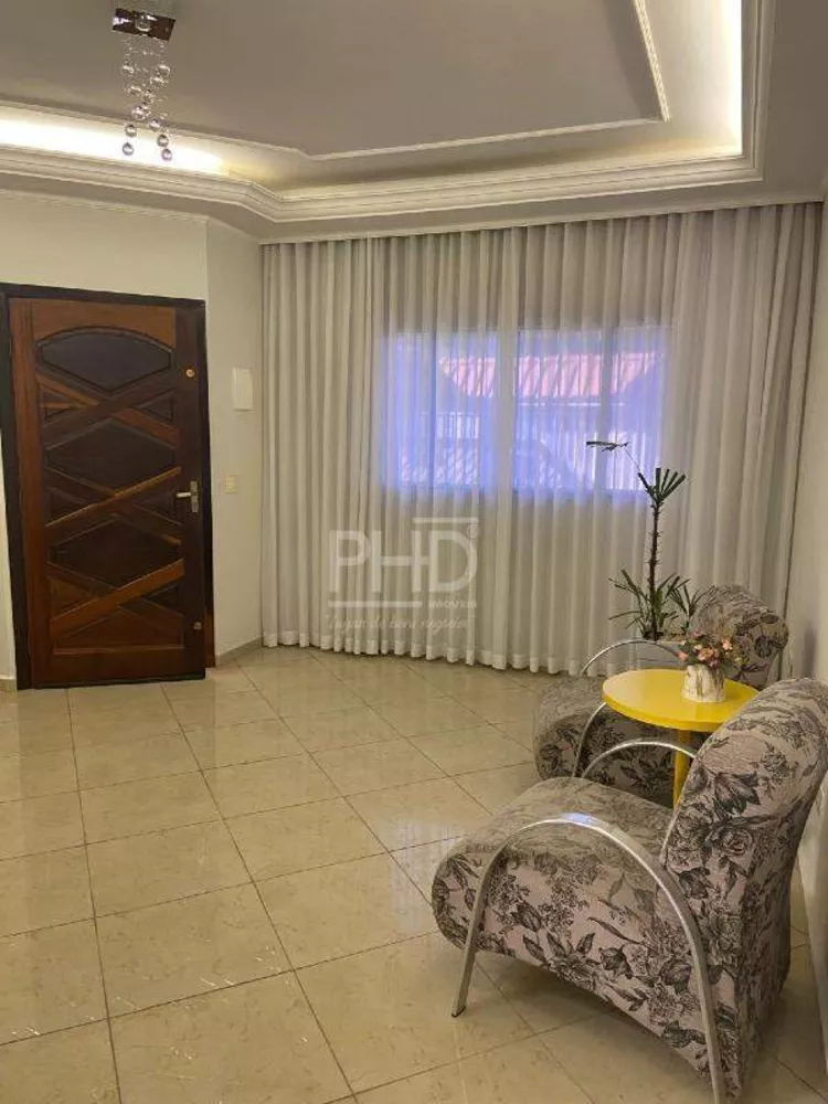 Sobrado à venda com 3 quartos, 238m² - Foto 1