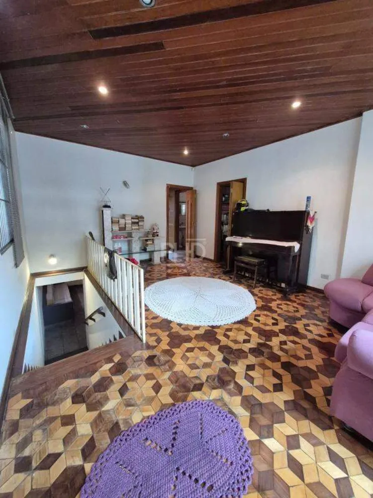 Casa, 3 quartos, 242 m² - Foto 1