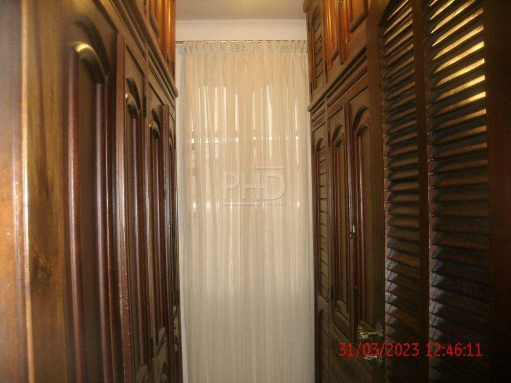 Sobrado à venda com 4 quartos, 345m² - Foto 1