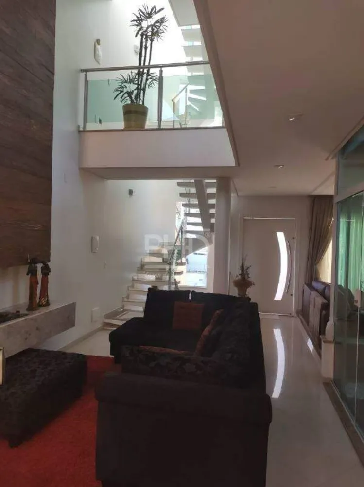 Sobrado, 3 quartos, 475 m² - Foto 1