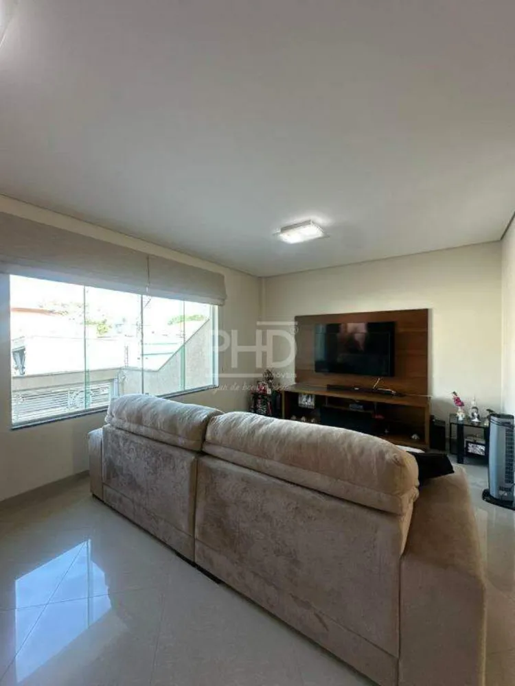 Casa, 3 quartos, 228 m² - Foto 2
