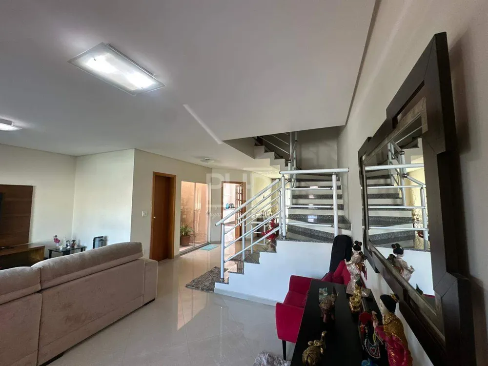 Casa, 3 quartos, 228 m² - Foto 4