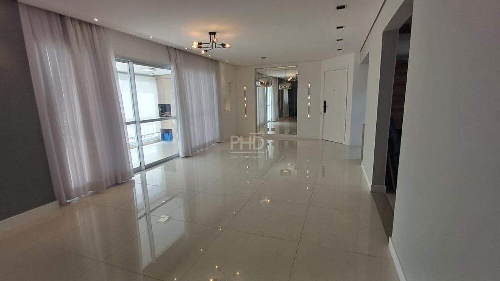 Apartamento para alugar com 3 quartos, 155m² - Foto 1