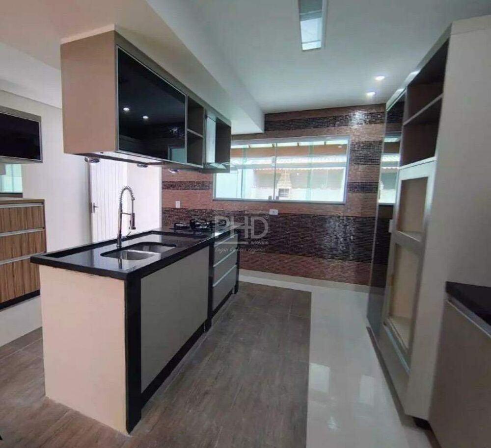 Sobrado para alugar com 3 quartos, 290m² - Foto 1