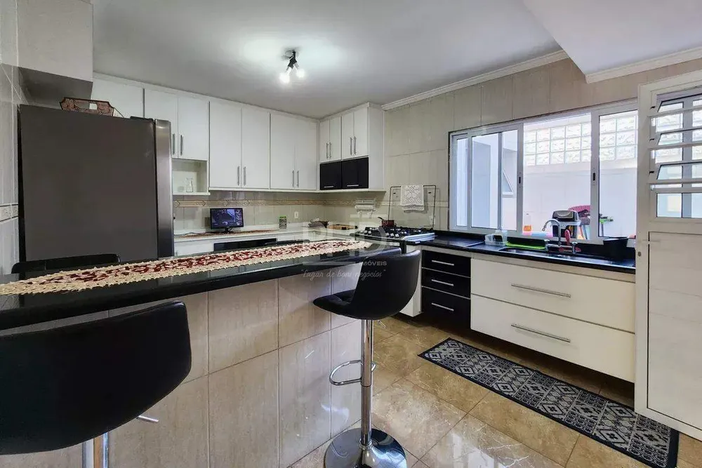 Sobrado, 2 quartos, 300 m² - Foto 2