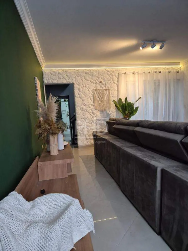 Sobrado, 3 quartos, 239 m² - Foto 2